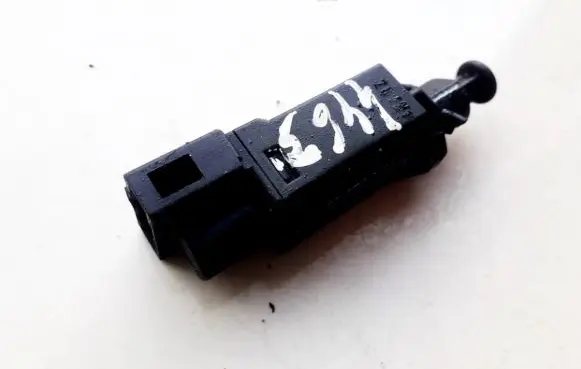Volkswagen Polo III 6N 6N2 6NF Brake pedal sensor switch 1H0MW0927