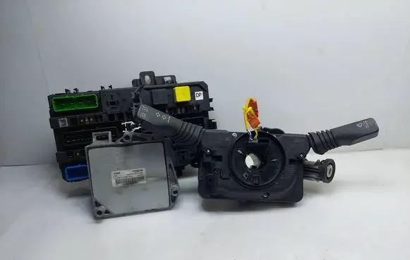 Opel Astra H Engine control unit/module 12230740