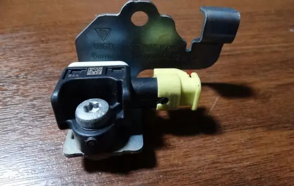 Porsche 997 Airbag deployment crash/impact sensor