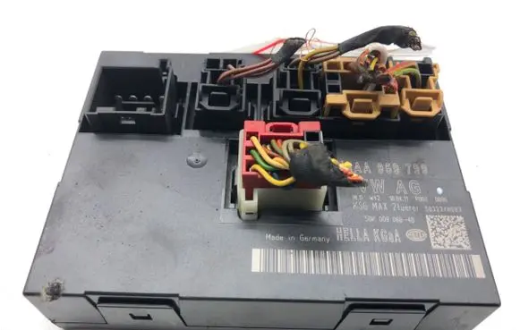 Volkswagen PASSAT B7 Central body control module 3AA959799