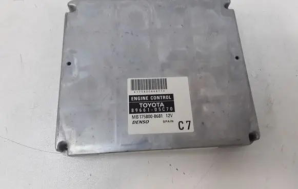 Toyota Avensis T250 Engine control unit/module 8966105C70
