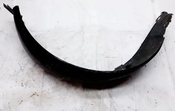 Front wheel arch liner splash guards