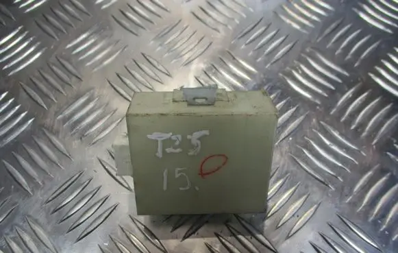 Toyota Avensis T250 Central locking relay 89741-05070