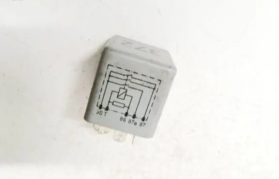 Volkswagen PASSAT B5 Other relay 4d0951253 899309000