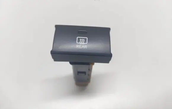 Hyundai Santa Fe Windscreen/window heater switch 621W05010