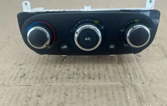 Renault Clio IV Climate control unit E1072485A