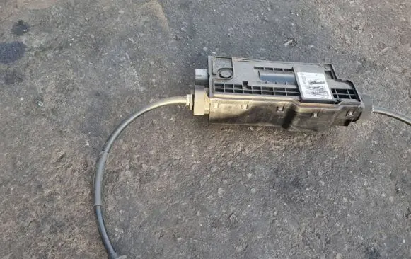BMW X6 F16 Hand brake control module 6882007