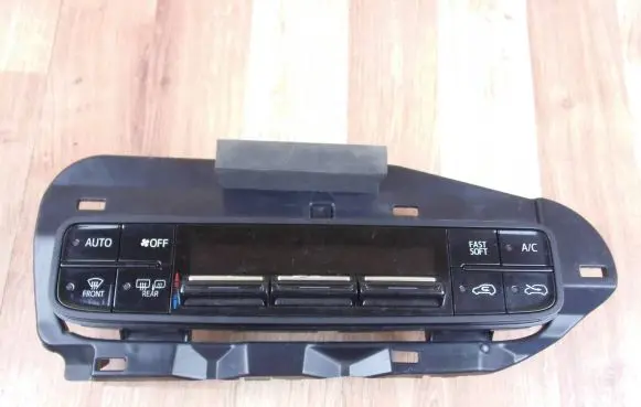 Toyota Auris E180 Climate control unit 5590002820 5546802030