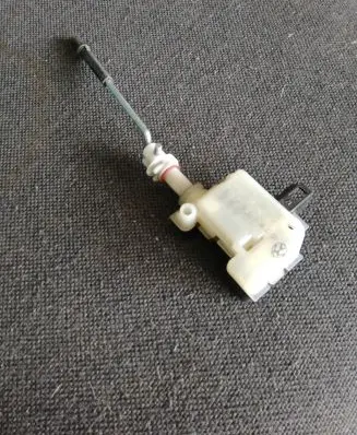 Volkswagen Golf V Central locking motor 1k5959782