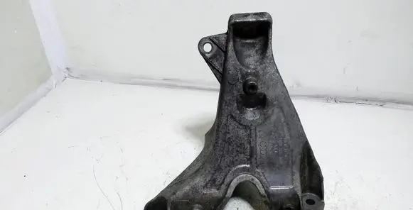 Audi A4 S4 B6 8E 8H Engine mounting bracket 8E0199308
