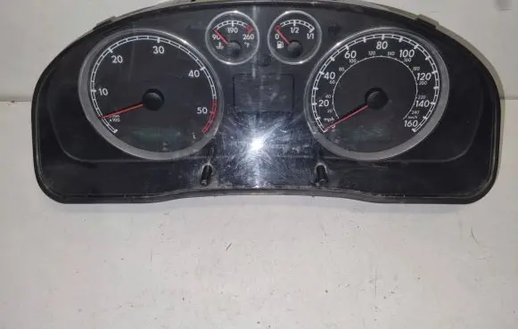 Volkswagen PASSAT B5 Speedometer (instrument cluster) 3B0920929C 18060411 VWZ770D0057887