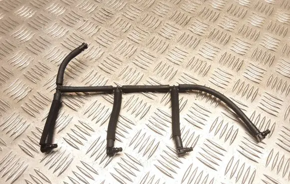 Volkswagen PASSAT B7 Fuel return line/hose 
