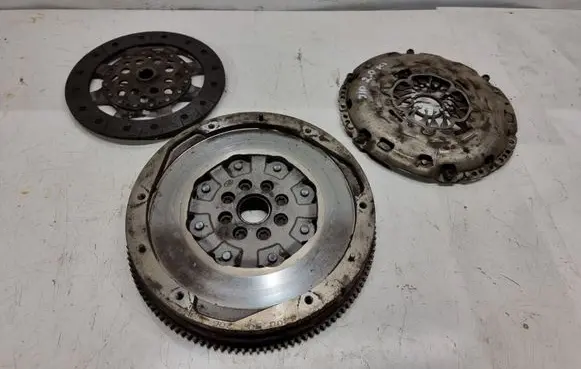 Nissan Qashqai Dual mass flywheel 2335400QAH 1231000Q1E