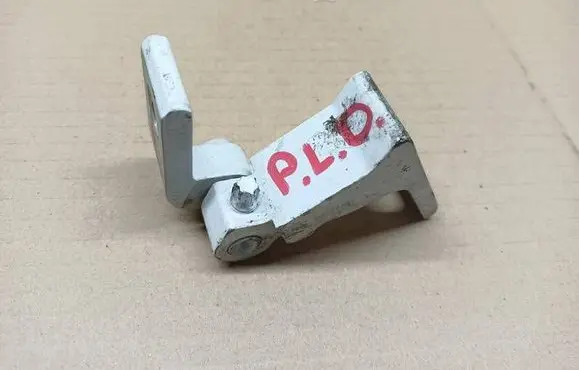 Skoda Octavia Mk4 Front door lower hinge
