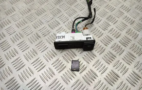 Land Rover Discovery Sport USB socket connector FK7219C166BD