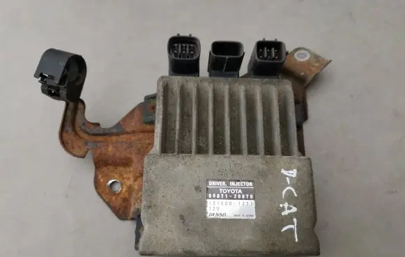 Toyota Avensis T250 Fuel injection control unit/module 8987120070 1310001371