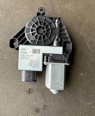 BMW X3 G01 Front door window regulator motor 7457249