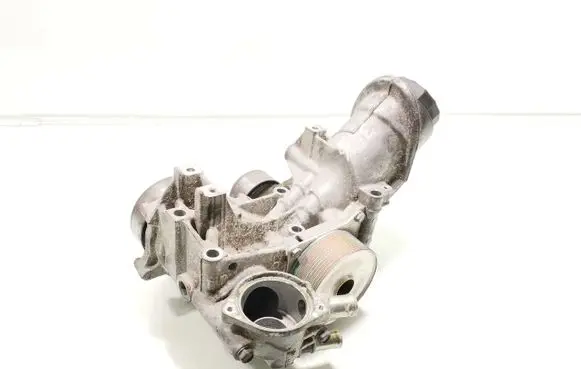 Oil filter mounting bracket