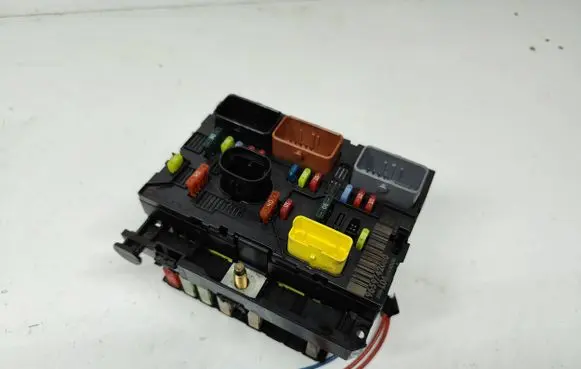 Peugeot 307 Fuse module 9659742080