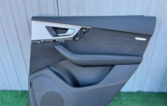 Audi Q7 4M Front door card panel trim