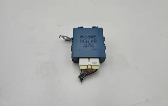 Toyota Auris 150 Door central lock control unit/module 8597012020