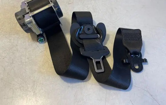 BMW X6 F16 Front seatbelt 7343629