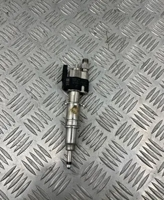 BMW 1 E81 E87 Fuel injector 7565137 10181010