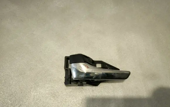 Toyota Prius+ (ZVW40) Front door interior handle 060132043151