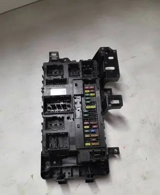 Ford Mustang VI Fuse module GR3T15604