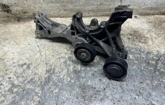 Audi A4 S4 B7 8E 8H Engine mounting bracket