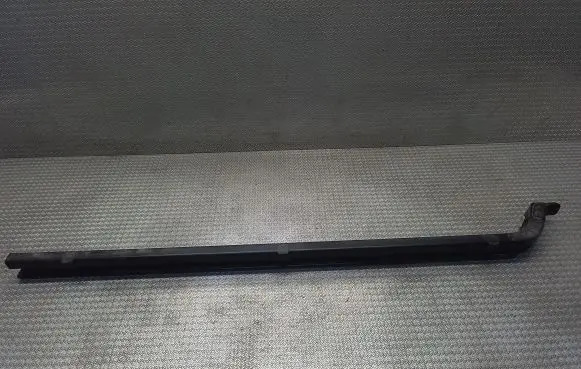 Renault Trafic III (X82) Sliding door middle roller runner 777602119R