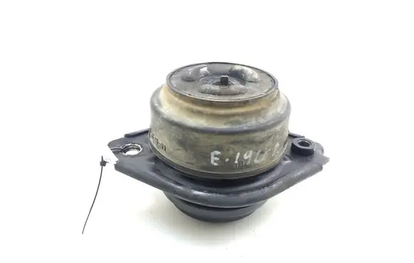 Mercedes-Benz R W251 Engine mount bracket A2512402717