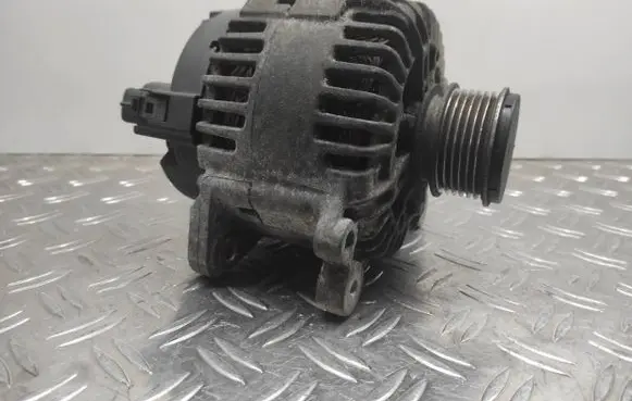 Volkswagen Golf V Generator/alternator 06F903023C