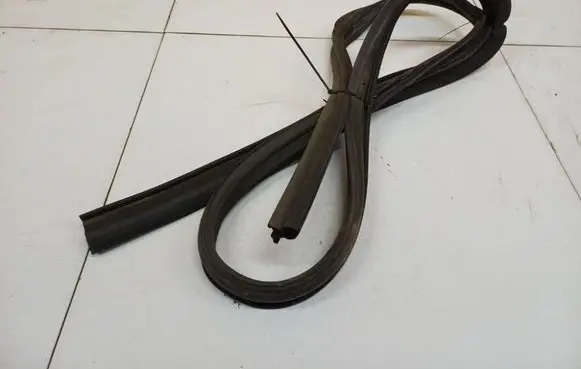 Chrysler Sebring (JS) Rubber seal rear door