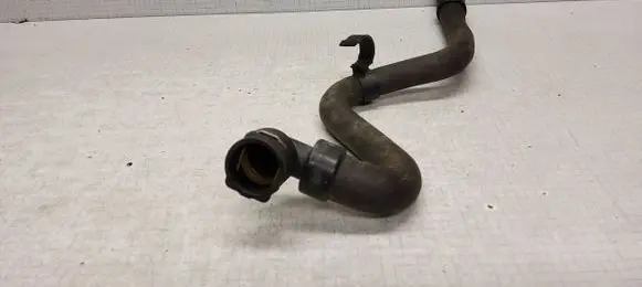 Volkswagen Touareg I Engine coolant pipe/hose 13220138D 565563897