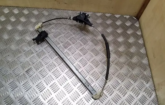Rear door manual window regulator