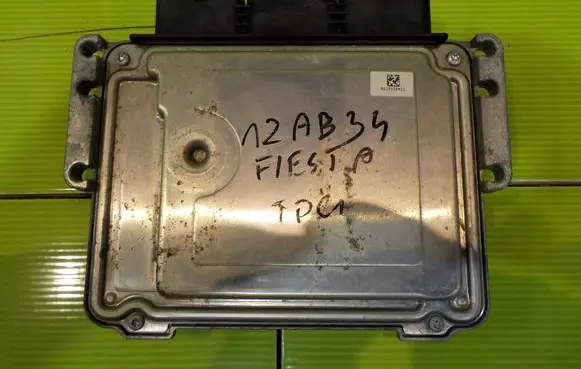 Ford Fiesta Engine control unit/module AV2112A650HJ 12AB34