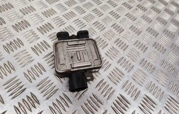 Volvo V60 Fan control module 940012301
