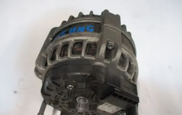 Volkswagen Tiguan Generator/alternator 05L903026B