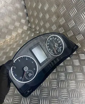 Volkswagen Tiguan Speedometer (instrument cluster) 5N0920872A 1073928038 VD10480309