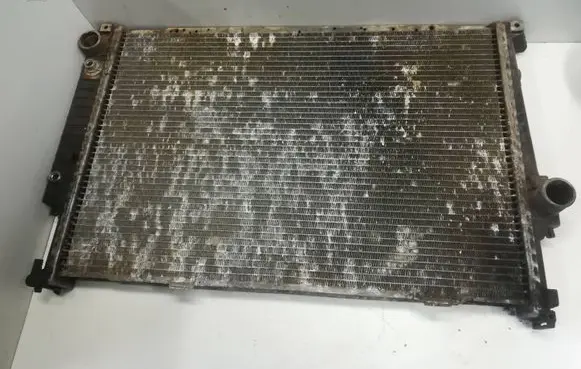 BMW 5 E34 Coolant radiator 2244543 2243444 2181210003
