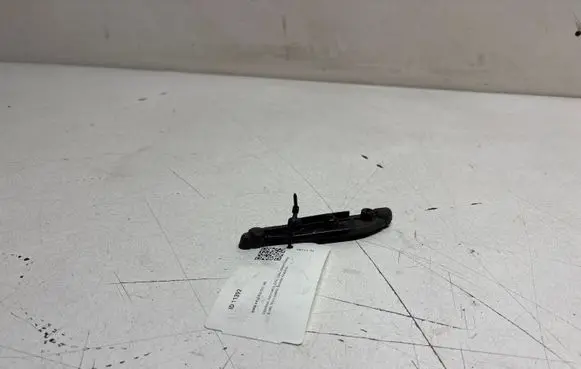 BMW 4 F32 F33 Fender mounting bracket 15857711
