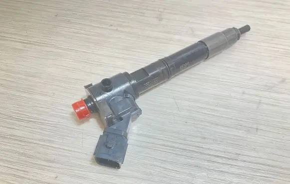 Volvo XC90 Fuel injector 31336769