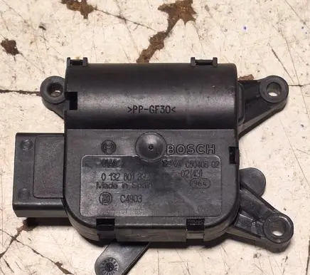 Mercedes-Benz Vito Viano W639 Air flap motor/actuator 0132801332 C4903