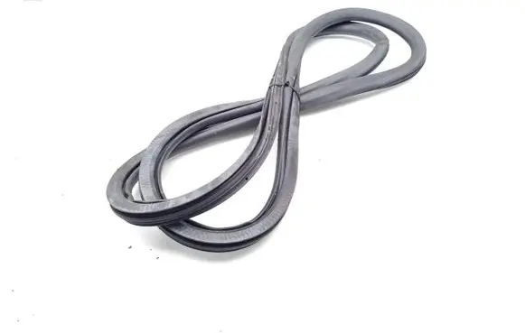 Opel Mokka B Rear door rubber seal (on body) 