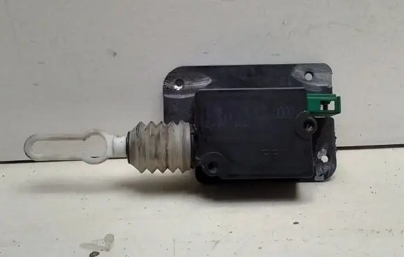 Audi A3 S3 8L Tailgate boot lock/latch motor 8L0827833