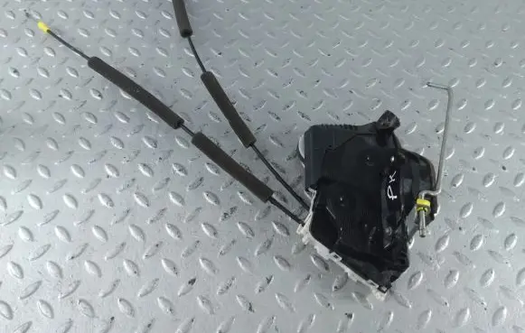Subaru Levorg Front door lock 61032VA070 61032VA071
