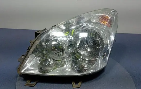 Toyota Corolla Verso AR10 Headlight/headlamp 7105