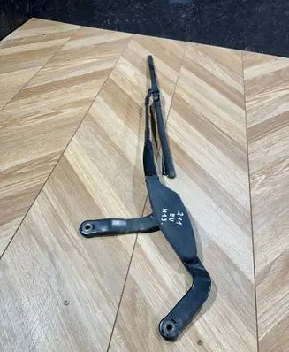 Mercedes-Benz E W211 Front wiper blade arm A2118200444