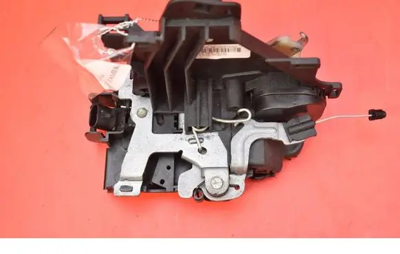 Skoda Fabia Mk2 (5J) Front door lock 3B1837015AN